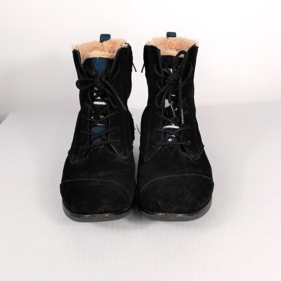 Toms Sherpa Lined Black Boots with Embroidered Detail Size: 8M - Picture 1 of 8